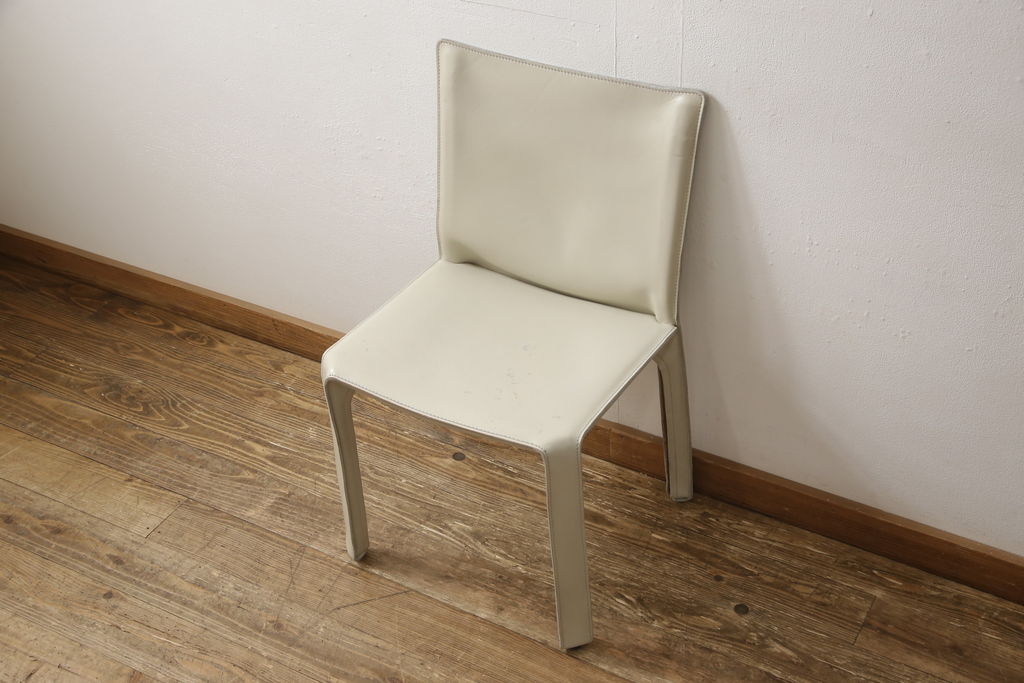 中古　Cassina(カッシーナ)　412　CAB(キャブ)　MARIO BELLINI(マリオベリーニ)　アイボリー　シンプルモダンな空間づくりに活躍するアームレスチェア(ダイニングチェア、椅子、イス)(定価約21万円)(R-059601)