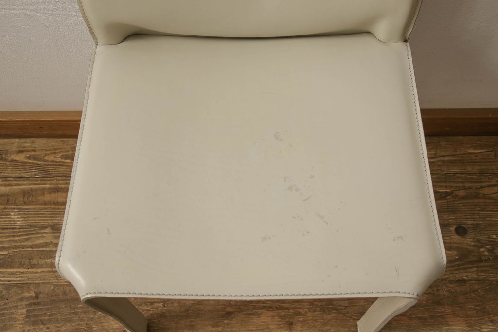 中古　Cassina(カッシーナ)　412　CAB(キャブ)　MARIO BELLINI(マリオベリーニ)　アイボリー　シンプルモダンな空間づくりに活躍するアームレスチェア(ダイニングチェア、椅子、イス)(定価約21万円)(R-059601)