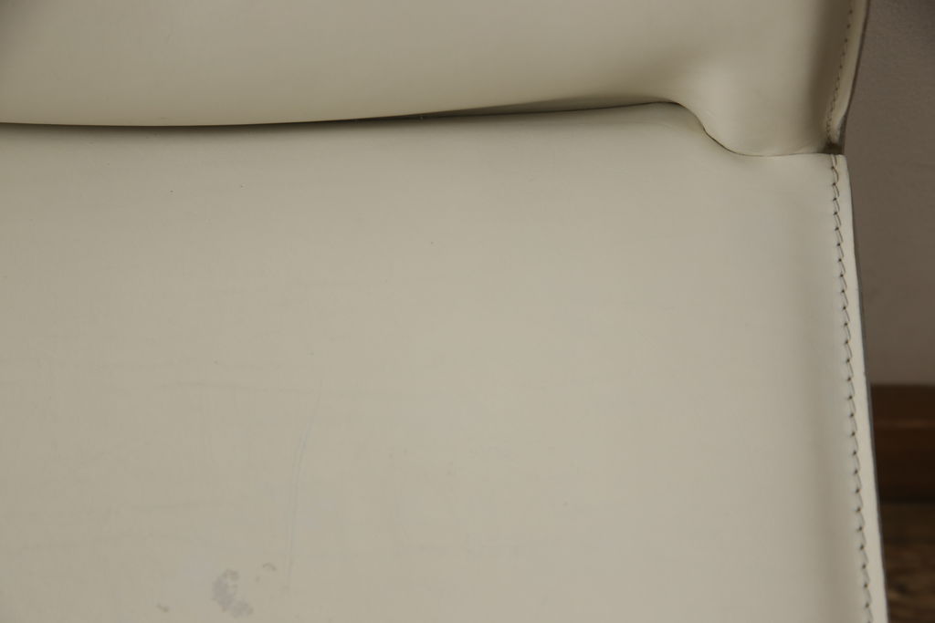 中古　Cassina(カッシーナ)　412　CAB(キャブ)　MARIO BELLINI(マリオベリーニ)　アイボリー　シンプルモダンな空間づくりに活躍するアームレスチェア(ダイニングチェア、椅子、イス)(定価約21万円)(R-059601)