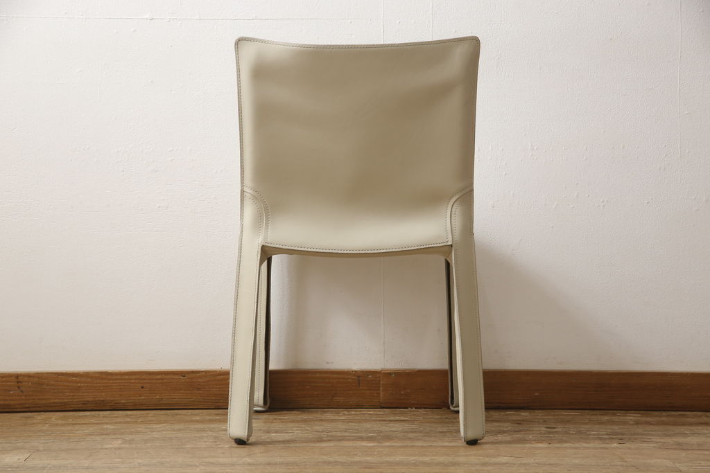 中古　Cassina(カッシーナ)　412　CAB(キャブ)　MARIO BELLINI(マリオベリーニ)　アイボリー　シンプルモダンな空間づくりに活躍するアームレスチェア(ダイニングチェア、椅子、イス)(定価約21万円)(R-059601)