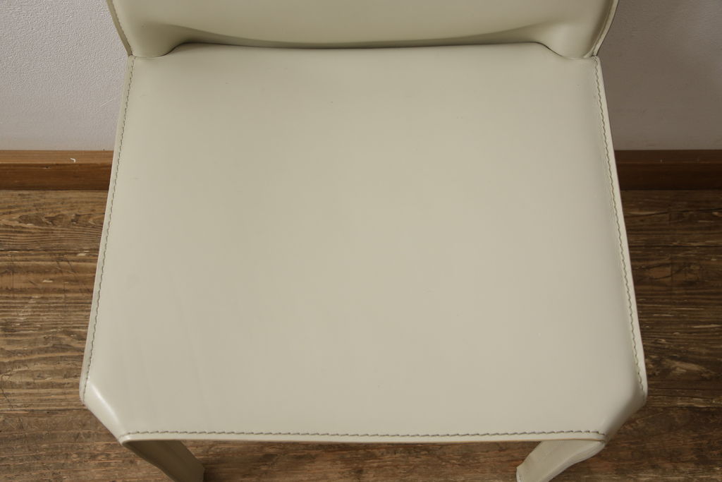 中古　Cassina(カッシーナ)　412　CAB(キャブ)　MARIO BELLINI(マリオベリーニ)　アイボリー　シンプルモダンな空間づくりに活躍するアームレスチェア(ダイニングチェア、椅子、イス)(定価約21万円)(R-059602)