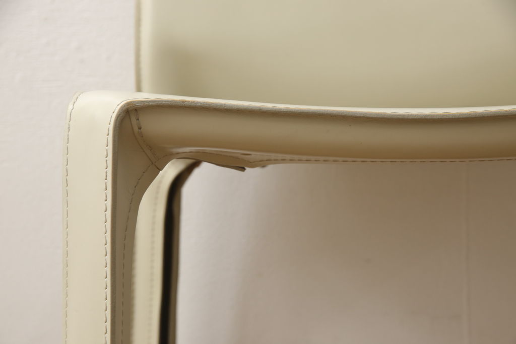 中古　Cassina(カッシーナ)　412　CAB(キャブ)　MARIO BELLINI(マリオベリーニ)　アイボリー　シンプルモダンな空間づくりに活躍するアームレスチェア(ダイニングチェア、椅子、イス)(定価約21万円)(R-059602)