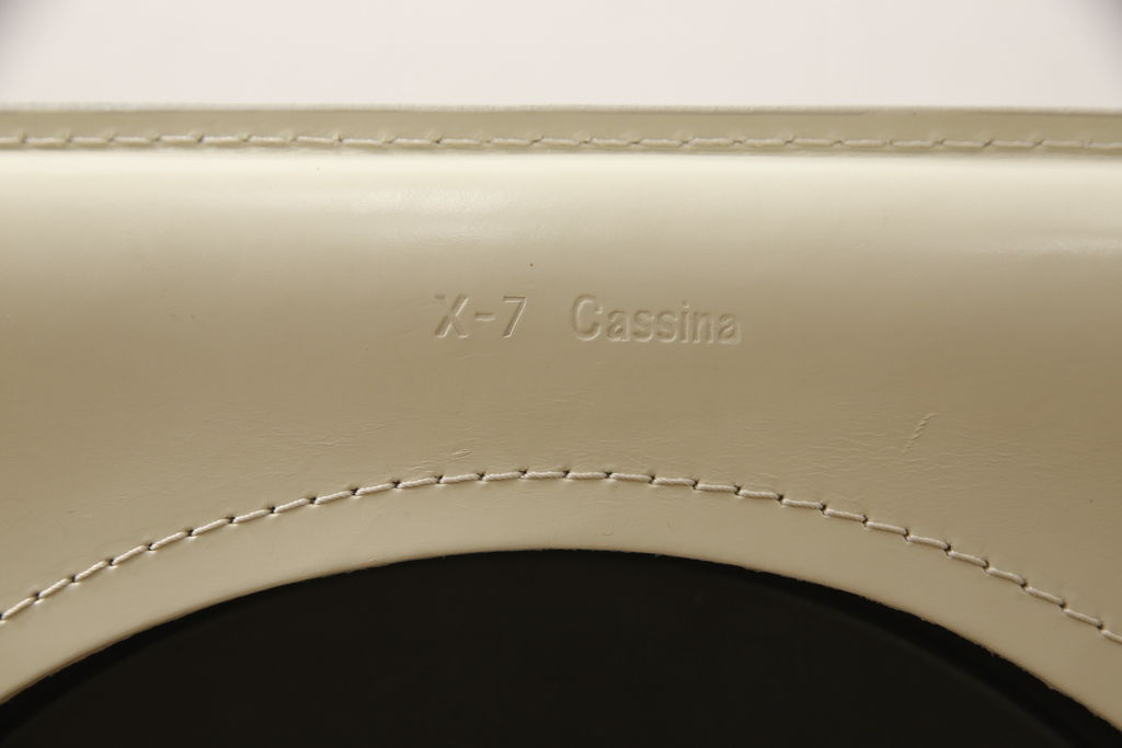 中古　Cassina(カッシーナ)　412　CAB(キャブ)　MARIO BELLINI(マリオベリーニ)　アイボリー　シンプルモダンな空間づくりに活躍するアームレスチェア(ダイニングチェア、椅子、イス)(定価約21万円)(R-059602)
