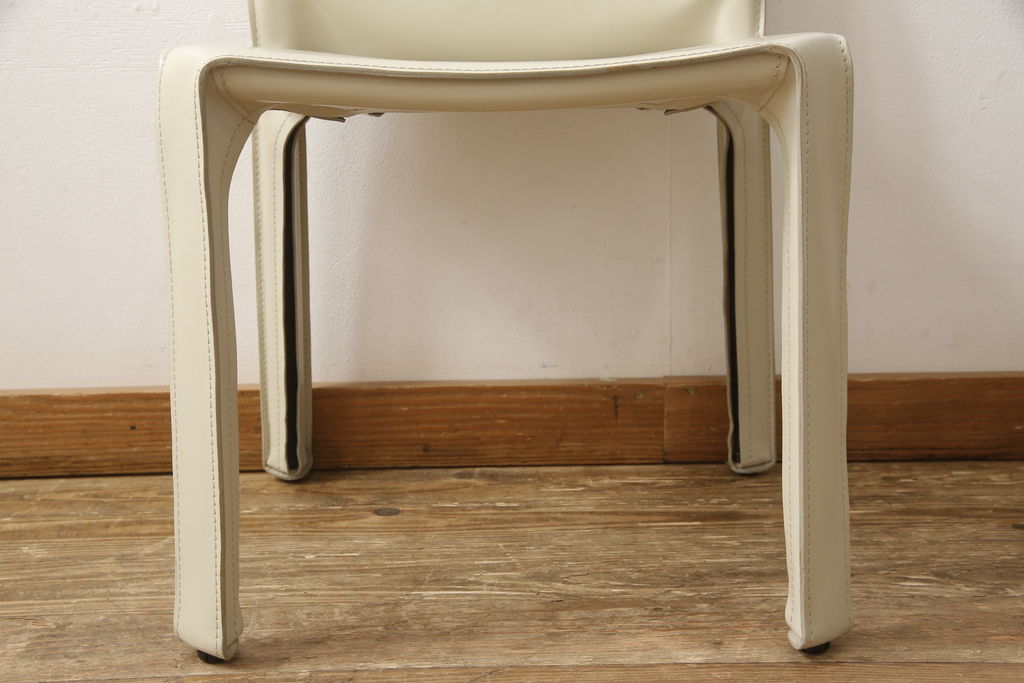 中古　Cassina(カッシーナ)　412　CAB(キャブ)　MARIO BELLINI(マリオベリーニ)　アイボリー　シンプルモダンな空間づくりに活躍するアームレスチェア(ダイニングチェア、椅子、イス)(定価約21万円)(R-059603)