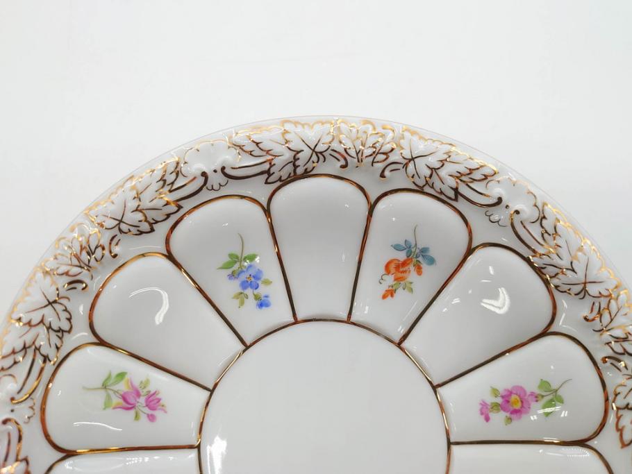 ドイツ　マイセン　Meissen　金彩　宮廷の小花　Xフォーム　ゴールドの装飾が優美な印象を与えるトリオセット(散らし小花、カップ&ソーサー、C&S、プレート、皿、洋食器)(R-075788)