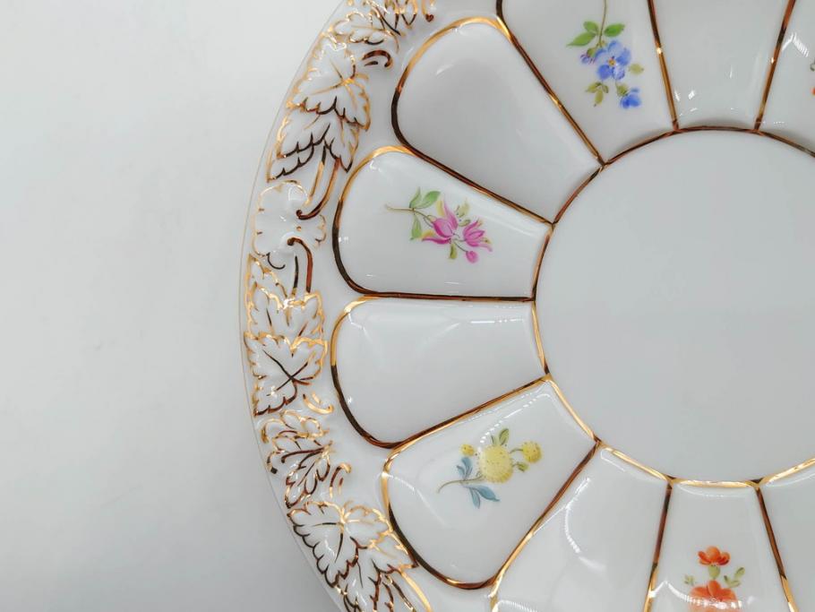 ドイツ　マイセン　Meissen　金彩　宮廷の小花　Xフォーム　ゴールドの装飾が優美な印象を与えるトリオセット(散らし小花、カップ&ソーサー、C&S、プレート、皿、洋食器)(R-075788)