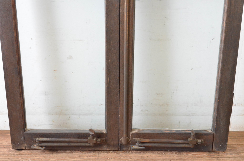 アンティーク建具　大正ロマンの古い洋館で使われていたグレモン錠付き両開き窓と明かり取りのセット(突き出し窓、ガラス扉、明かり取り、明り取り)(R-065360)