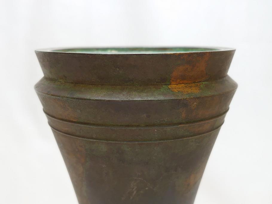 三世　秦蔵六  立鼓式　塗金銅花器　素材が持つ魅力をお楽しみいただける花瓶(金工家、平安蔵六、花入)(R-063318)