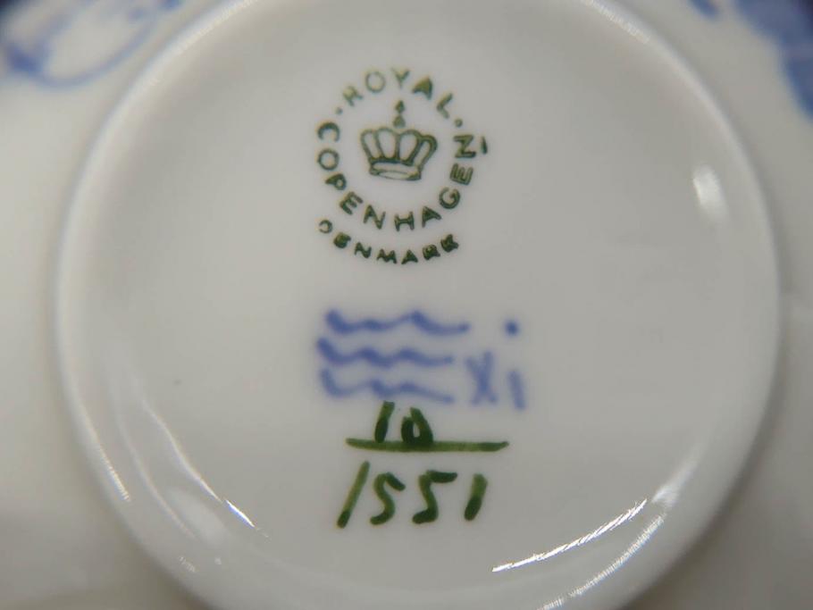 デンマーク　ROYAL COPENHAGEN(ロイヤルコペンハーゲン)　ホワイトフルーテッド ハーフレース　ブルーフラワー カーブ　ハイハンドル 気品漂う佇まいが魅力のカップ&ソーサー3客セット(White Fluted、C&S、洋食器)(R-075792)