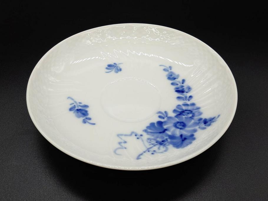 デンマーク　ROYAL COPENHAGEN(ロイヤルコペンハーゲン)　ホワイトフルーテッド ハーフレース　ブルーフラワー カーブ　ハイハンドル 気品漂う佇まいが魅力のカップ&ソーサー3客セット(White Fluted、C&S、洋食器)(R-075792)