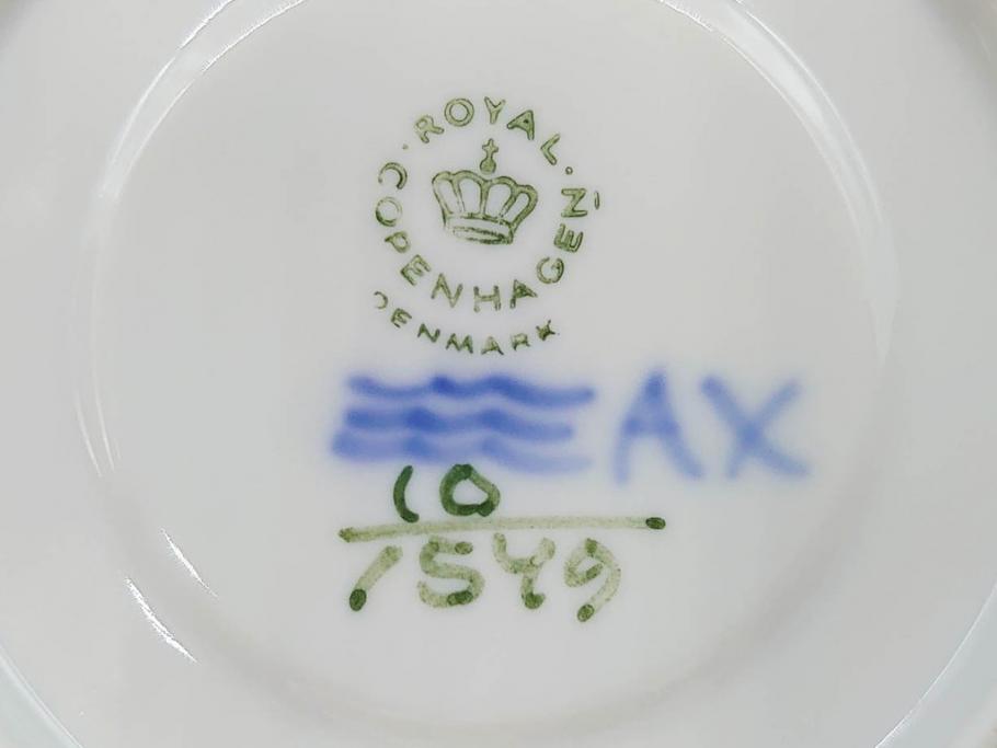 デンマーク　ROYAL COPENHAGEN(ロイヤルコペンハーゲン)　ホワイトフルーテッド ハーフレース　ブルーフラワー カーブ　ハイハンドル 気品漂う佇まいが魅力のカップ&ソーサー3客セット(White Fluted、C&S、洋食器)(R-075792)