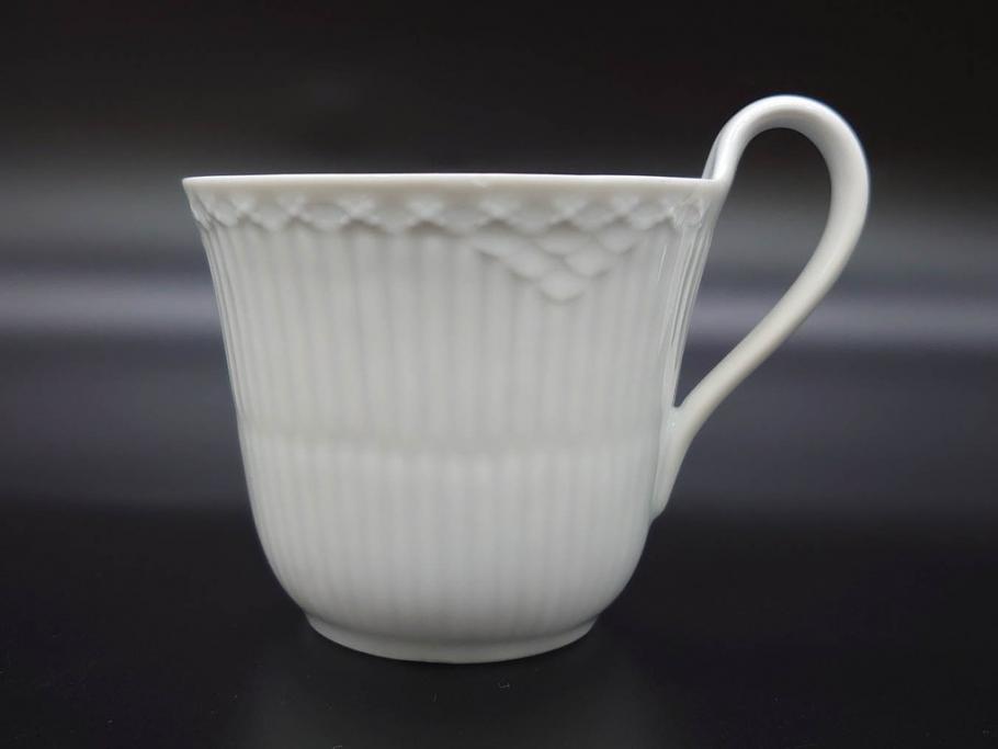 デンマーク　ROYAL COPENHAGEN(ロイヤルコペンハーゲン)　ホワイトフルーテッド ハーフレース　ブルーフラワー カーブ　ハイハンドル 気品漂う佇まいが魅力のカップ&ソーサー3客セット(White Fluted、C&S、洋食器)(R-075792)