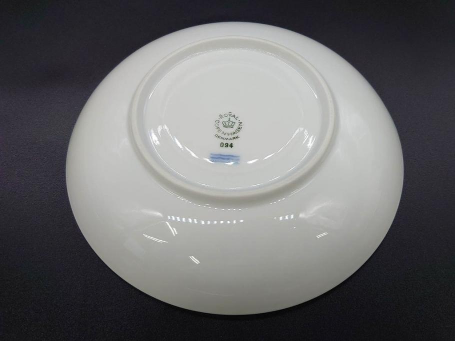 デンマーク　ROYAL COPENHAGEN(ロイヤルコペンハーゲン)　ホワイトフルーテッド ハーフレース　ブルーフラワー カーブ　ハイハンドル 気品漂う佇まいが魅力のカップ&ソーサー3客セット(White Fluted、C&S、洋食器)(R-075792)