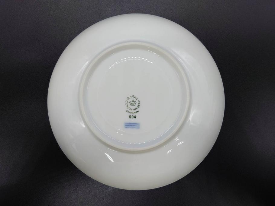デンマーク　ROYAL COPENHAGEN(ロイヤルコペンハーゲン)　ホワイトフルーテッド ハーフレース　ブルーフラワー カーブ　ハイハンドル 気品漂う佇まいが魅力のカップ&ソーサー3客セット(White Fluted、C&S、洋食器)(R-075792)