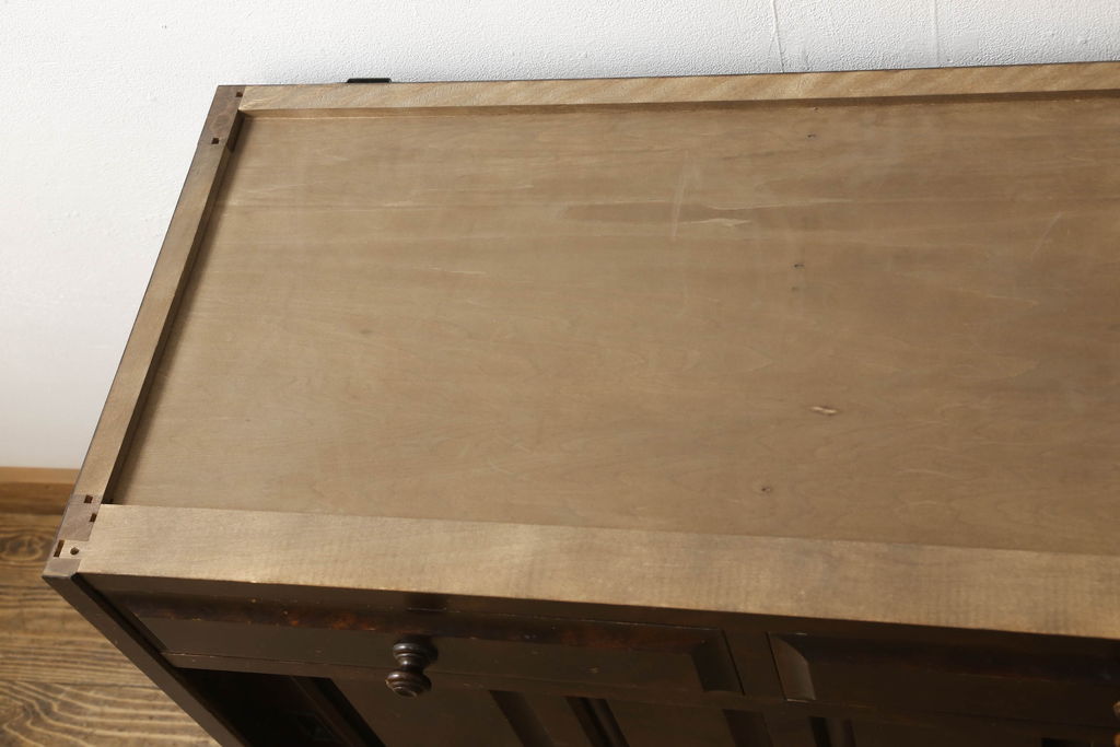 ビンテージ　北海道民芸家具　重ね戸棚下段　美しい木肌とシックな佇まいが魅力的なサイドボード(キャビネット、リビングボード、戸棚、収納棚、引き出し、ヴィンテージ)(R-061368)