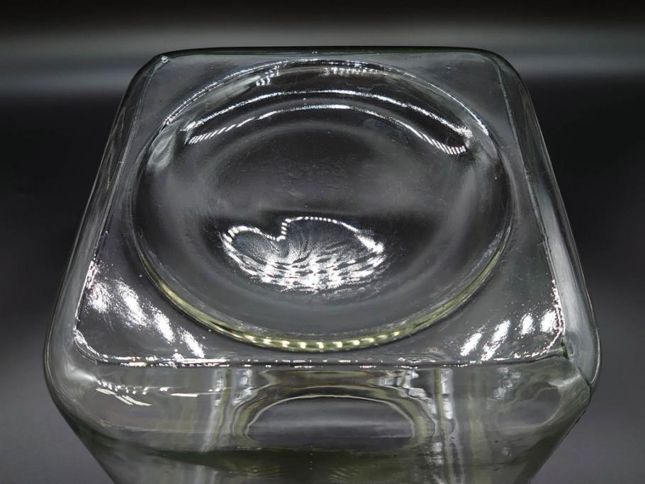 アンティーク雑貨　当時物　デッドストック　アルミ蓋　大・中・小　お洒落なディスプレイが叶うレトロなガラス瓶3個セット(角型、角瓶、キャニスター、ガラスビン、菓子瓶、硝子、フタ付き)(R-075868)