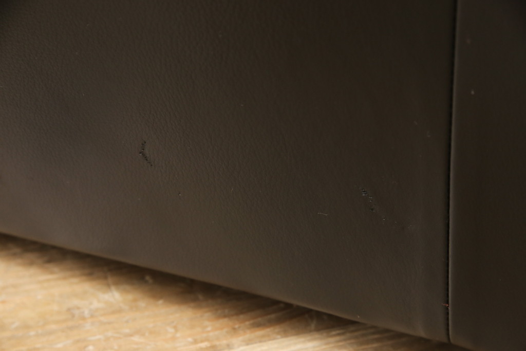 中古　美品　Cassina(カッシーナ)　MARALUNGA(マラルンガ)　本革(レザー)　ブラックカラーが高級感を高める2人掛けソファ(2P、二人掛け)(定価約180万円)(R-055426)