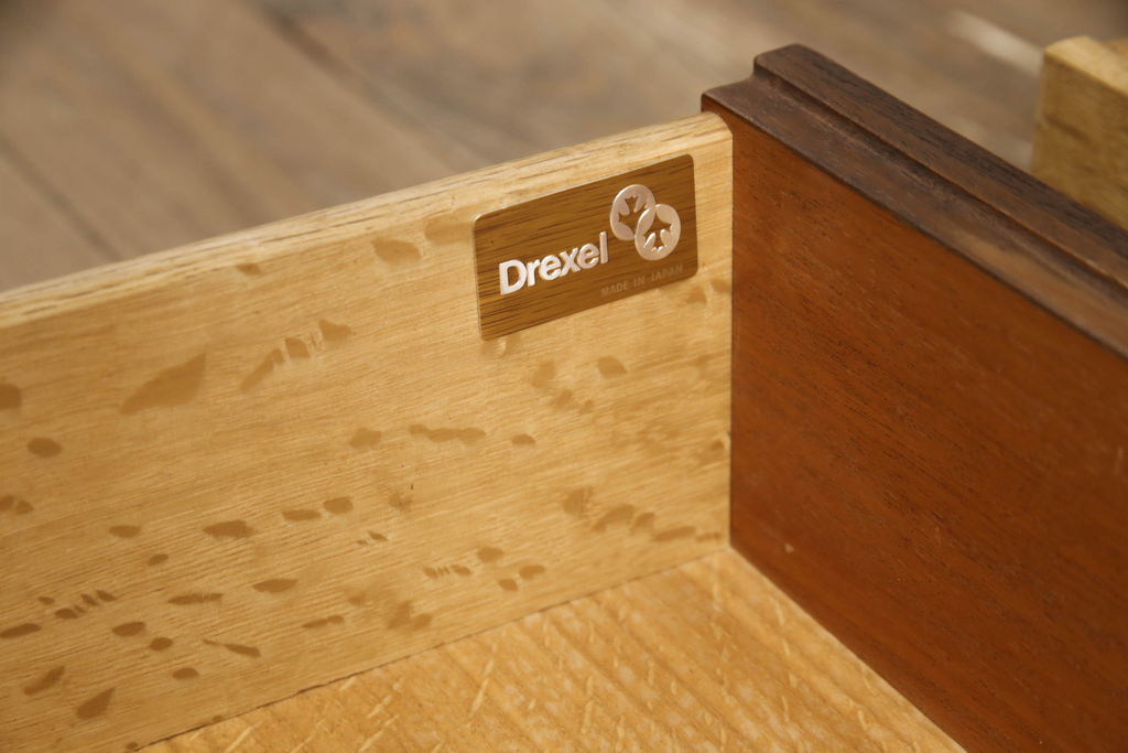 中古　美品　DREXEL HERITAGE(ドレクセルヘリテイジ)　FRANCESCA(フランチェスカ)シリーズ　浅めの引き出しが付いた上質なチェスト(サイドチェスト、タンス)(定価約84万円)(R-056859)