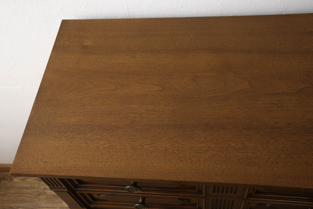 中古　美品　DREXEL HERITAGE(ドレクセルヘリテイジ)　FRANCESCA(フランチェスカ)シリーズ　浅めの引き出しが付いた上質なチェスト(サイドチェスト、タンス)(定価約84万円)(R-056859)