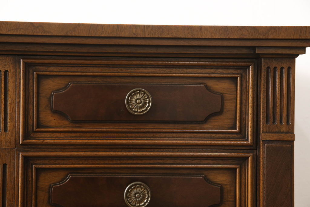 中古　美品　DREXEL HERITAGE(ドレクセルヘリテイジ)　FRANCESCA(フランチェスカ)シリーズ　浅めの引き出しが付いた上質なチェスト(サイドチェスト、タンス)(定価約84万円)(R-056859)