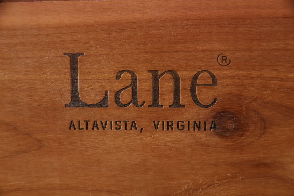 ビンテージ　アメリカブランド家具　LANE(レーン)　お部屋のアクセントになる素敵なデザインのローボード(ヴィンテージ、テレビ台、テレビボード、リビングボード、ブランケットボックス)(R-060202)