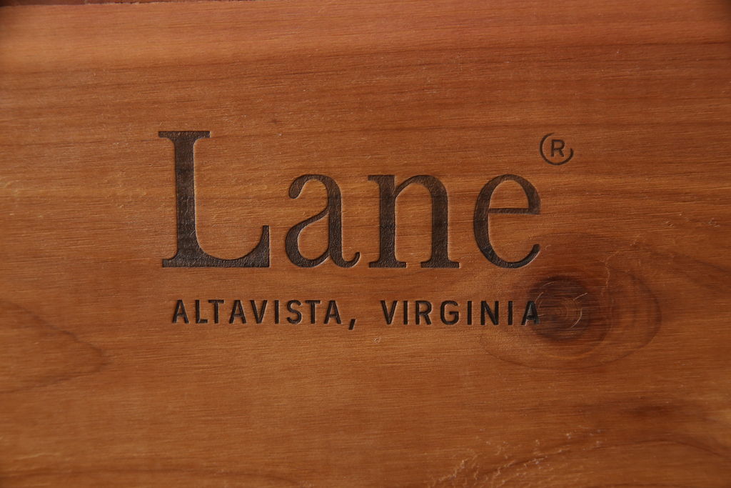 ビンテージ　アメリカブランド家具　LANE(レーン)　お部屋のアクセントになる素敵なデザインのローボード(ヴィンテージ、テレビ台、テレビボード、リビングボード、ブランケットボックス)(R-060202)