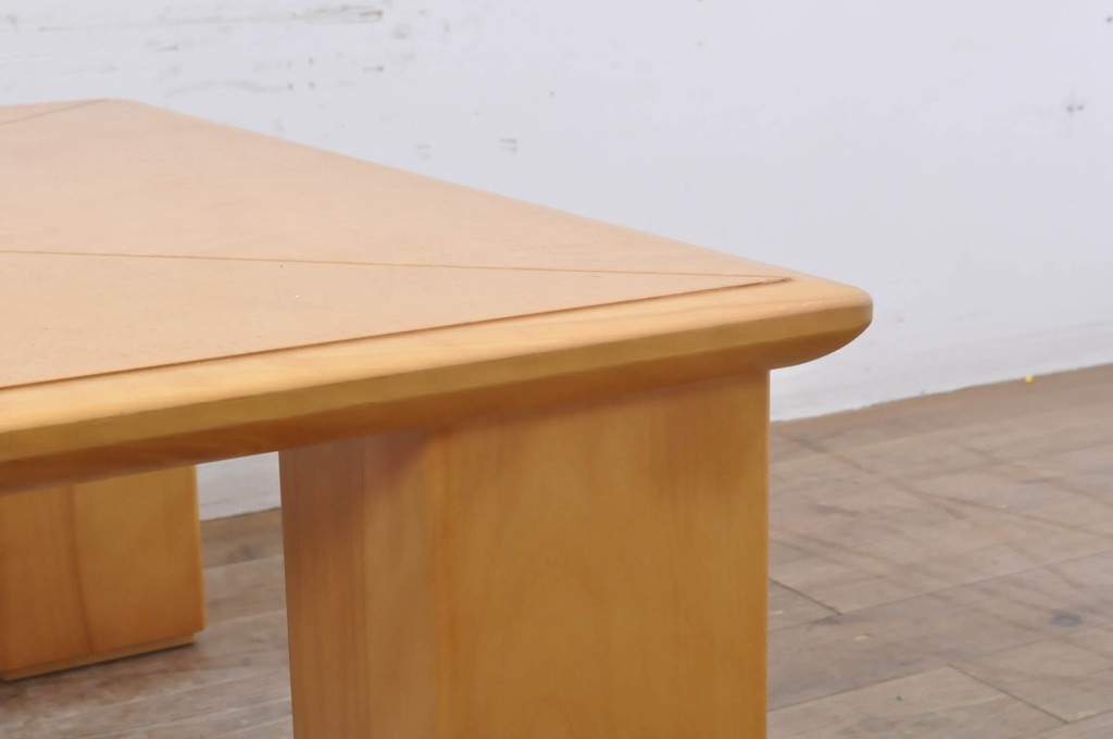 中古　モリシゲ(MORISHIGE/森繁)　グラハム　ガラストップがお洒落なセンターテーブル(ローテーブル、リビングテーブル、カフェテーブル、座卓)(定価約20万3千円)(R-067480)