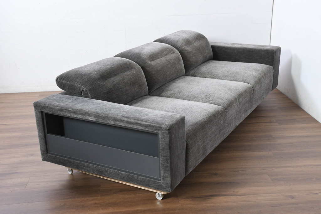 中古　美品　BoConcept(ボーコンセプト)　Henrik Pedersen(ヘンリック・ペダーセン)　Hampton(ハンプトン)　アジャスタブルバック付き　快適な位置に調整できるバックレストを備えた3人掛けソファ(三人掛け、3Pソファ、トリプルソファ、サイド収納付き、北欧)(定価約85万円)(R-081167)