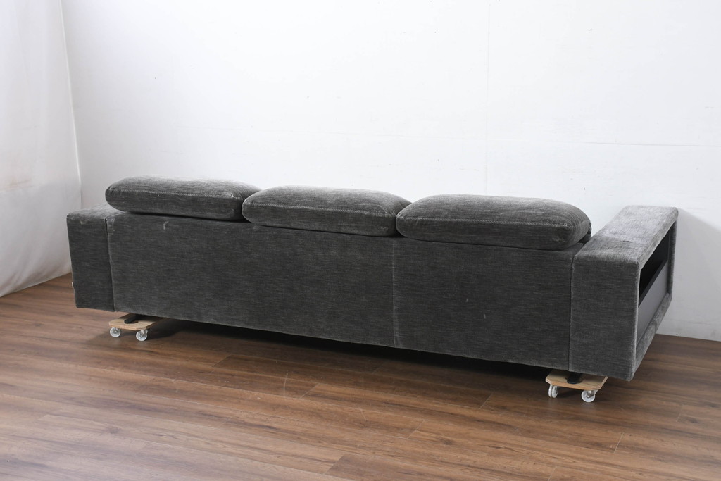 中古　美品　BoConcept(ボーコンセプト)　Henrik Pedersen(ヘンリック・ペダーセン)　Hampton(ハンプトン)　アジャスタブルバック付き　快適な位置に調整できるバックレストを備えた3人掛けソファ(三人掛け、3Pソファ、トリプルソファ、サイド収納付き、北欧)(定価約85万円)(R-081167)