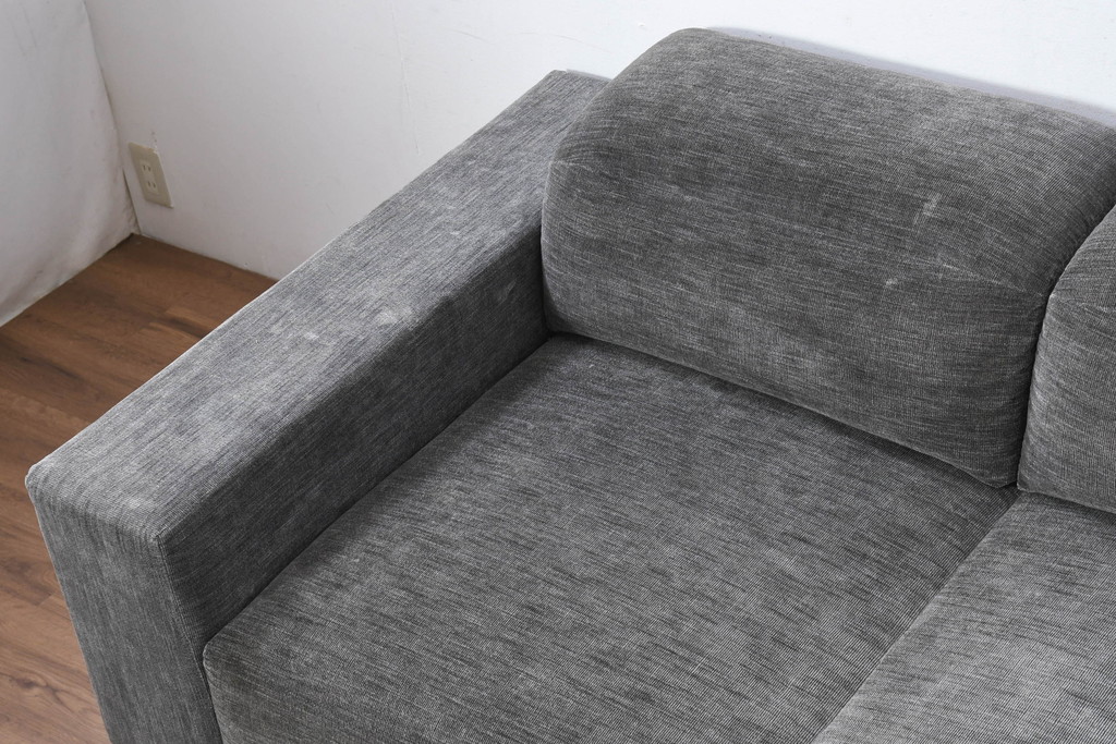 中古　美品　BoConcept(ボーコンセプト)　Henrik Pedersen(ヘンリック・ペダーセン)　Hampton(ハンプトン)　アジャスタブルバック付き　快適な位置に調整できるバックレストを備えた3人掛けソファ(三人掛け、3Pソファ、トリプルソファ、サイド収納付き、北欧)(定価約85万円)(R-081167)