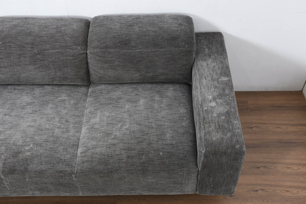 中古　美品　BoConcept(ボーコンセプト)　Henrik Pedersen(ヘンリック・ペダーセン)　Hampton(ハンプトン)　アジャスタブルバック付き　快適な位置に調整できるバックレストを備えた3人掛けソファ(三人掛け、3Pソファ、トリプルソファ、サイド収納付き、北欧)(定価約85万円)(R-081167)