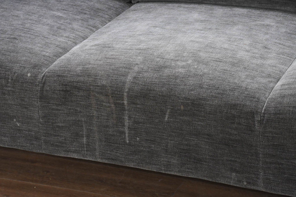 中古　美品　BoConcept(ボーコンセプト)　Henrik Pedersen(ヘンリック・ペダーセン)　Hampton(ハンプトン)　アジャスタブルバック付き　快適な位置に調整できるバックレストを備えた3人掛けソファ(三人掛け、3Pソファ、トリプルソファ、サイド収納付き、北欧)(定価約85万円)(R-081167)