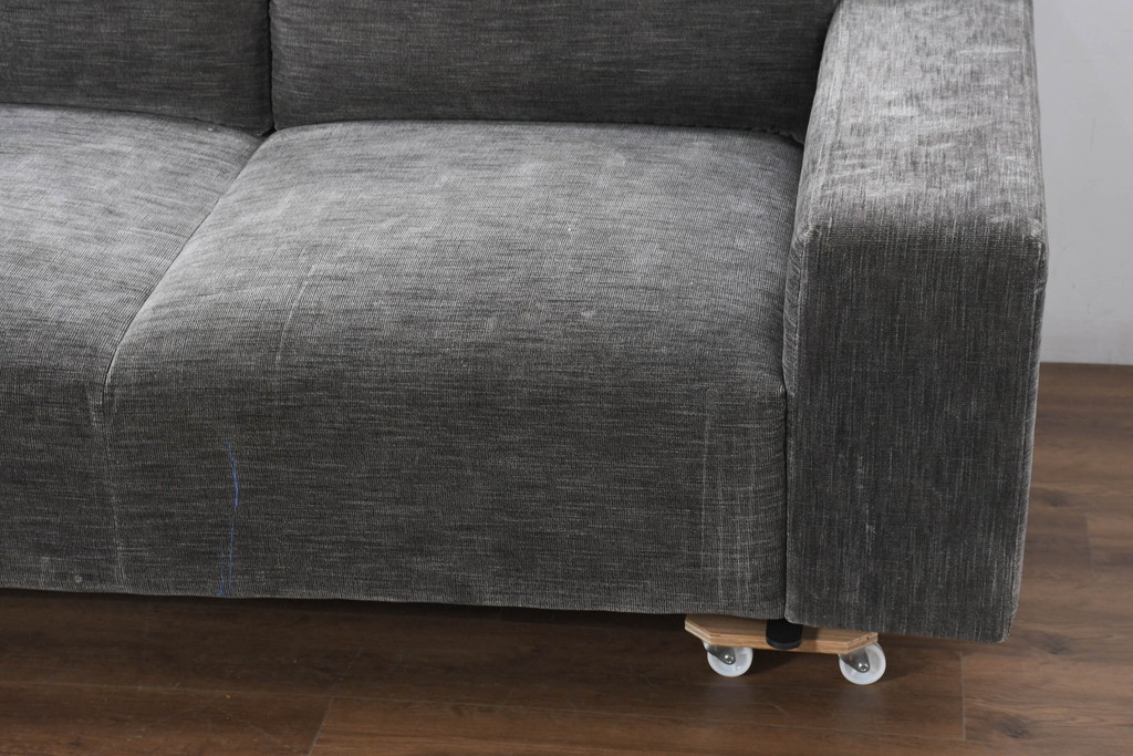 中古　美品　BoConcept(ボーコンセプト)　Henrik Pedersen(ヘンリック・ペダーセン)　Hampton(ハンプトン)　アジャスタブルバック付き　快適な位置に調整できるバックレストを備えた3人掛けソファ(三人掛け、3Pソファ、トリプルソファ、サイド収納付き、北欧)(定価約85万円)(R-081167)