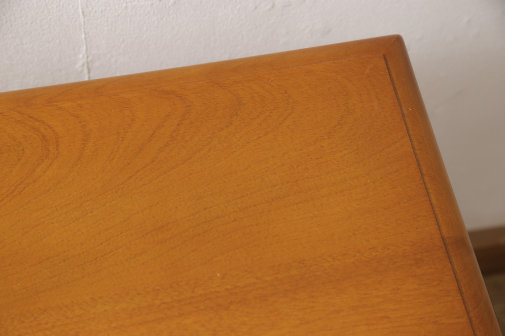 中古　美品　横浜クラシック家具　ダニエル(daniel)　挽き物の支柱がクラシカルな雰囲気を高めるサイドテーブル(コンソールテーブル、花台、電話台)(R-050829)