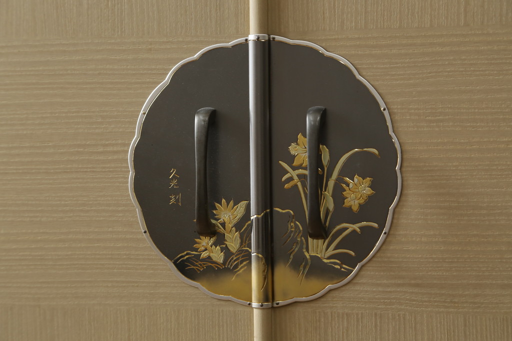 中古　美品　伝統工芸士　東樹義明作　久光刻　繊細な線で表現された可憐な草花の彫刻が魅力的な加茂総桐箪笥(胴厚、総桐たんす、着物箪笥、和たんす、衣装タンス、引き出し)(R-079442)