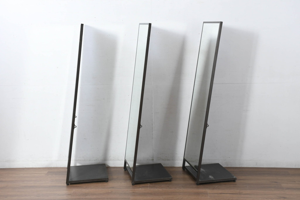 中古　エグジットメタルワークサプライ(EXIT METAL WORK SUPPLY)　インダストリアル感溢れるデザインのスタンドミラー3台セット(姿見、鏡、店舗什器)(定価3台で約42万円)(R-81168)