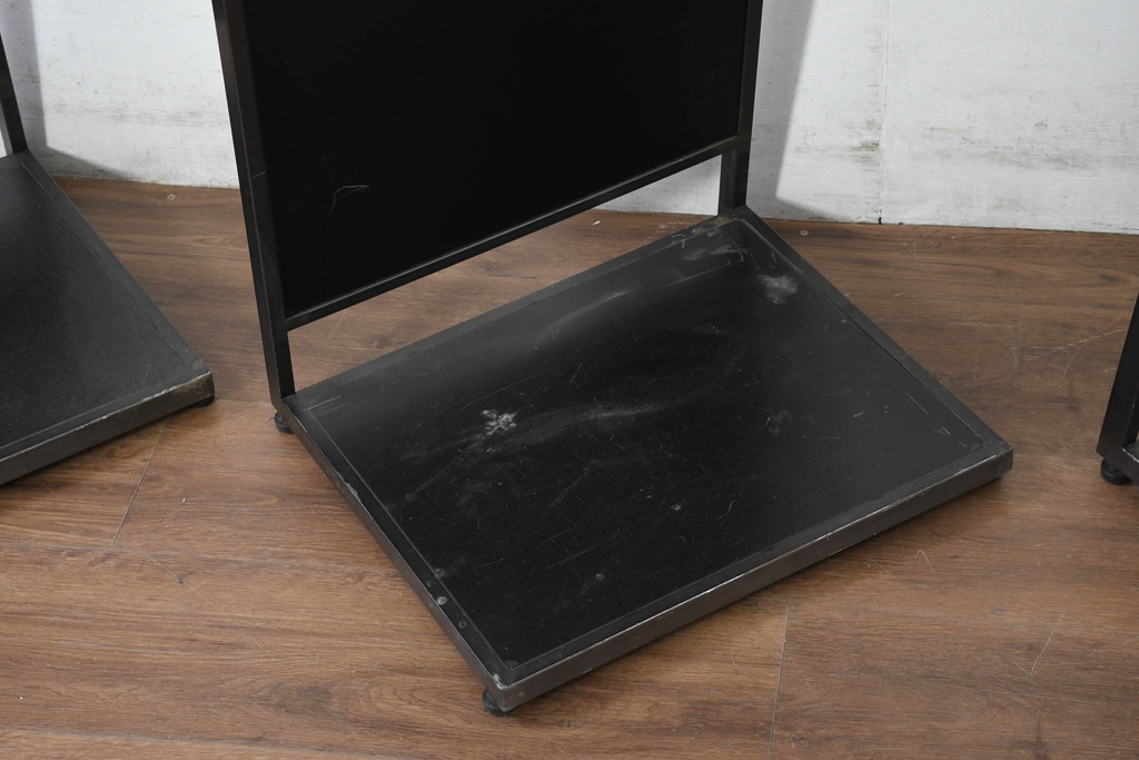 中古　エグジットメタルワークサプライ(EXIT METAL WORK SUPPLY)　インダストリアル感溢れるデザインのスタンドミラー3台セット(姿見、鏡、店舗什器)(定価3台で約42万円)(R-81168)