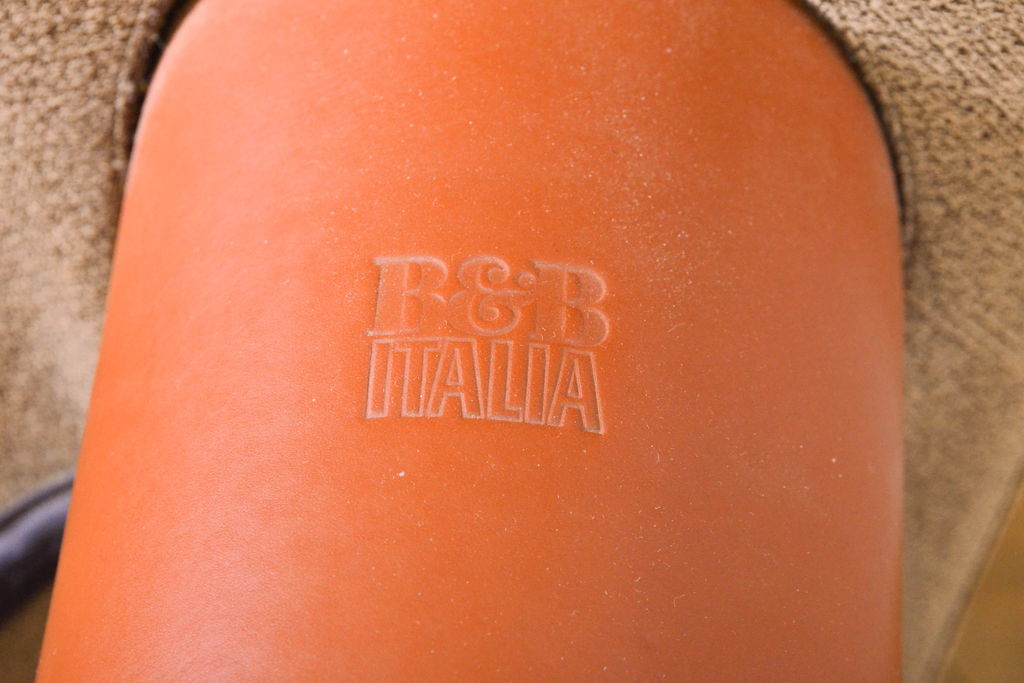 イタリアビンテージ　希少　美品　B&B ITALIA(ビーアンドビー)　バイシティ(Baisity)　アントニオ・チッテリオ(Antonio Citterio)デザイン　筒状のアームが個性的な3人掛けソファ(3P、ヴィンテージ)(R-061251)