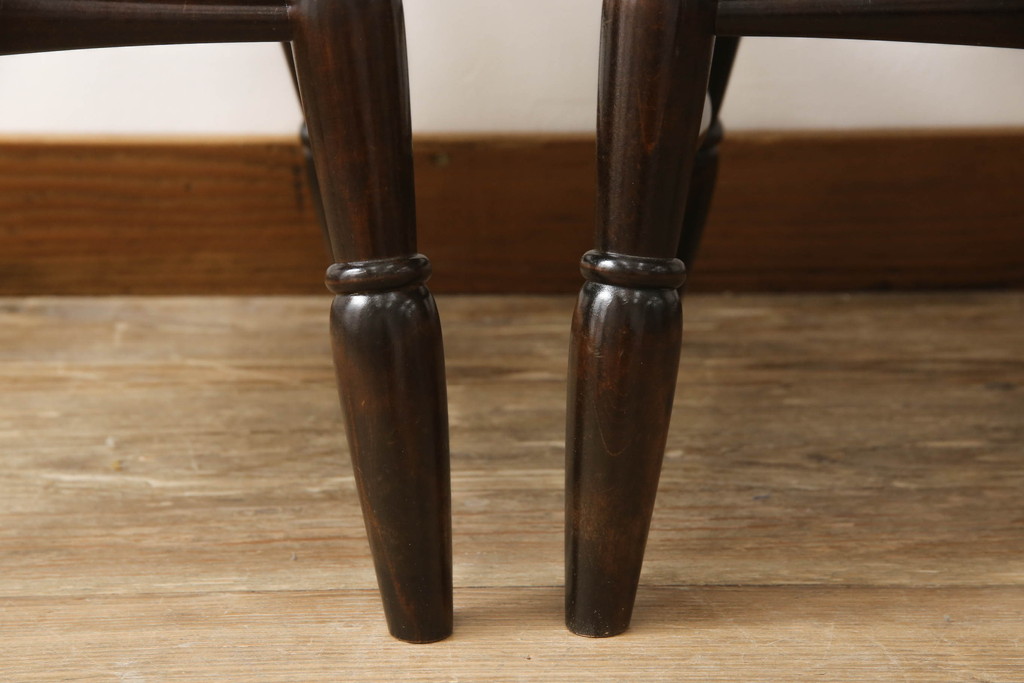 中古　美品　北海道民芸家具　クラシカルな雰囲気を醸し出すダイニングチェア2脚セット(椅子、板座チェア)(R-058316)