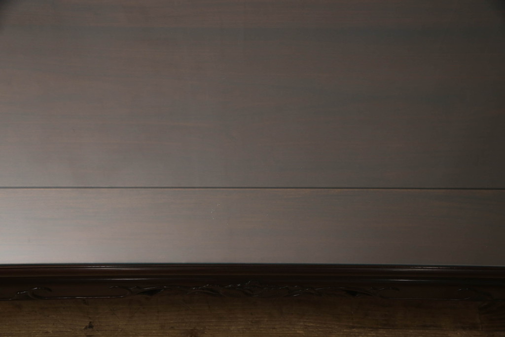 中古　美品　大阪唐木指物　翠峰六作　漆塗り　紫檀(シタン)材　ガラス天板付き　細やかな牡丹の彫りこみが魅力的な座卓(定価約140万円)(ローテーブル)(R-059339)