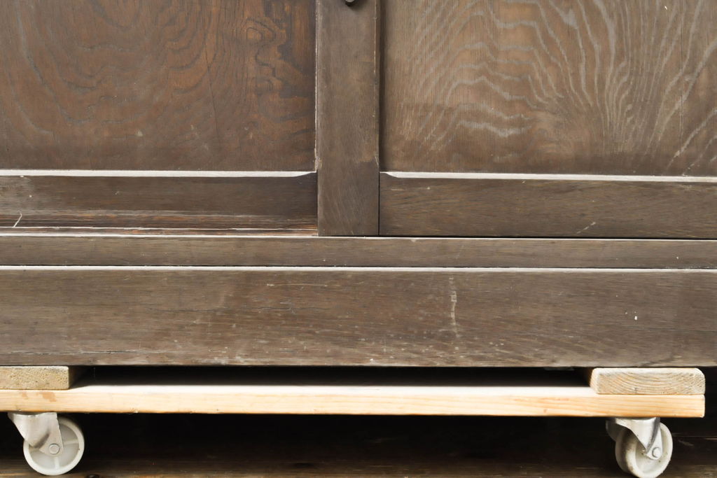 アンティーク家具　ナラ材　ノスタルジックな雰囲気漂う重ね食器棚(戸棚、収納棚、キャビネット)(R-039891)