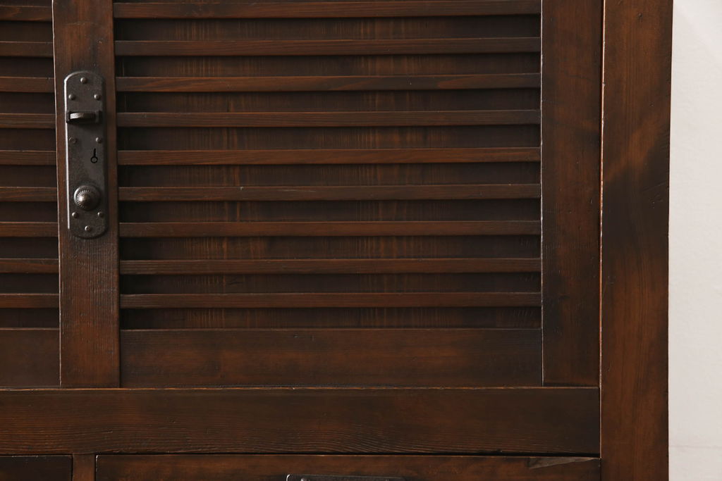 和製アンティーク　明治期　檜(ヒノキ)材　横桟引き戸の美濃帳場箪笥(収納棚、戸棚、時代箪笥、和タンス)(R-058647)