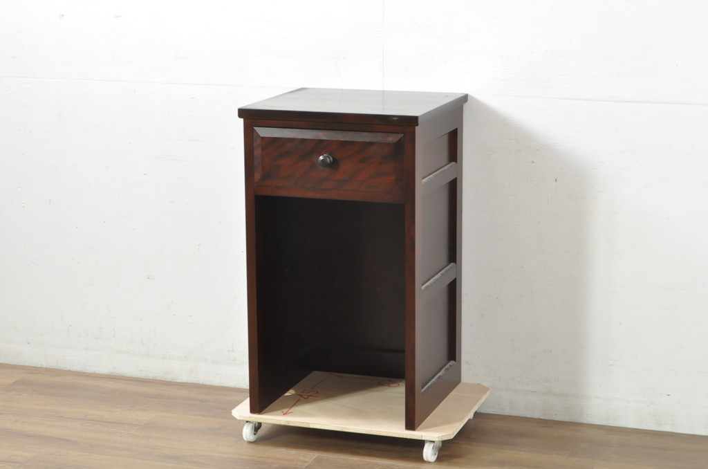 中古　美品　松本民芸家具　深みのある色合いに浮かび上がる木目が印象的なサイドテーブル(電話台、ナイトテーブル、花台、飾り台、引き出し)(R-081742)