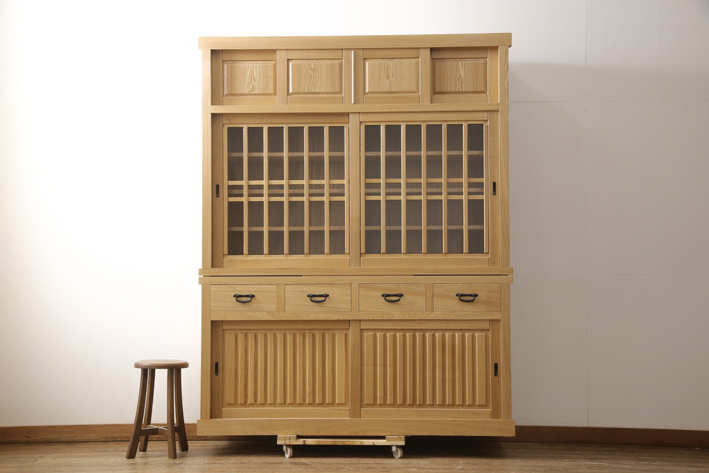 中古　極美品　タモ材　上質な和の空間づくりにおすすめ! 品を感じる重ね水屋箪笥(収納棚、キャビネット、食器棚、戸棚)(R-057894)