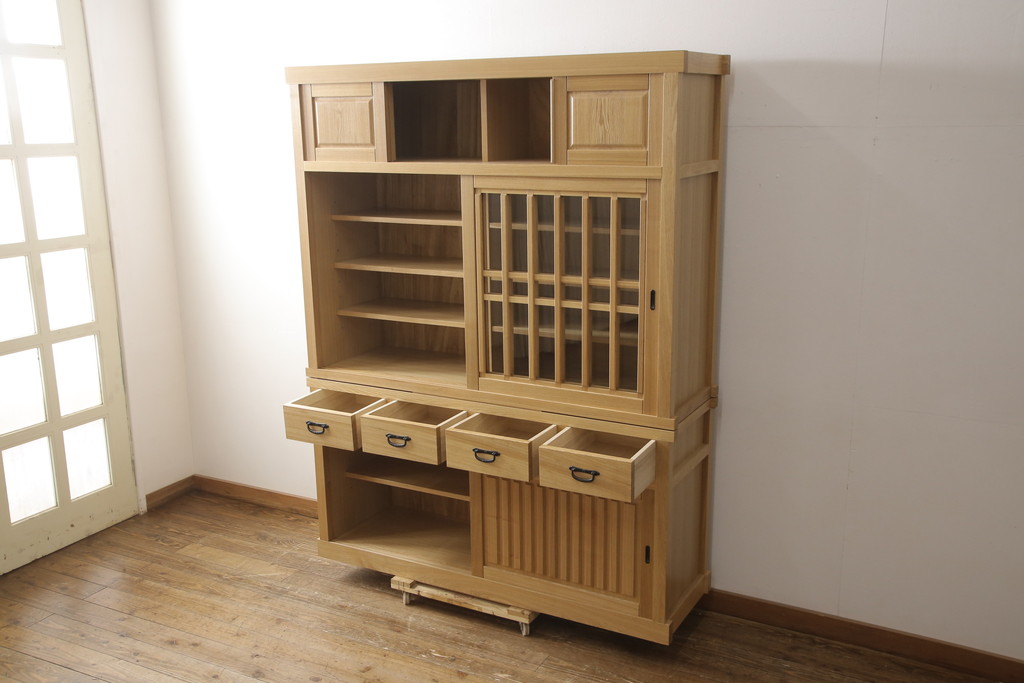 中古　極美品　タモ材　上質な和の空間づくりにおすすめ! 品を感じる重ね水屋箪笥(収納棚、キャビネット、食器棚、戸棚)(R-057894)
