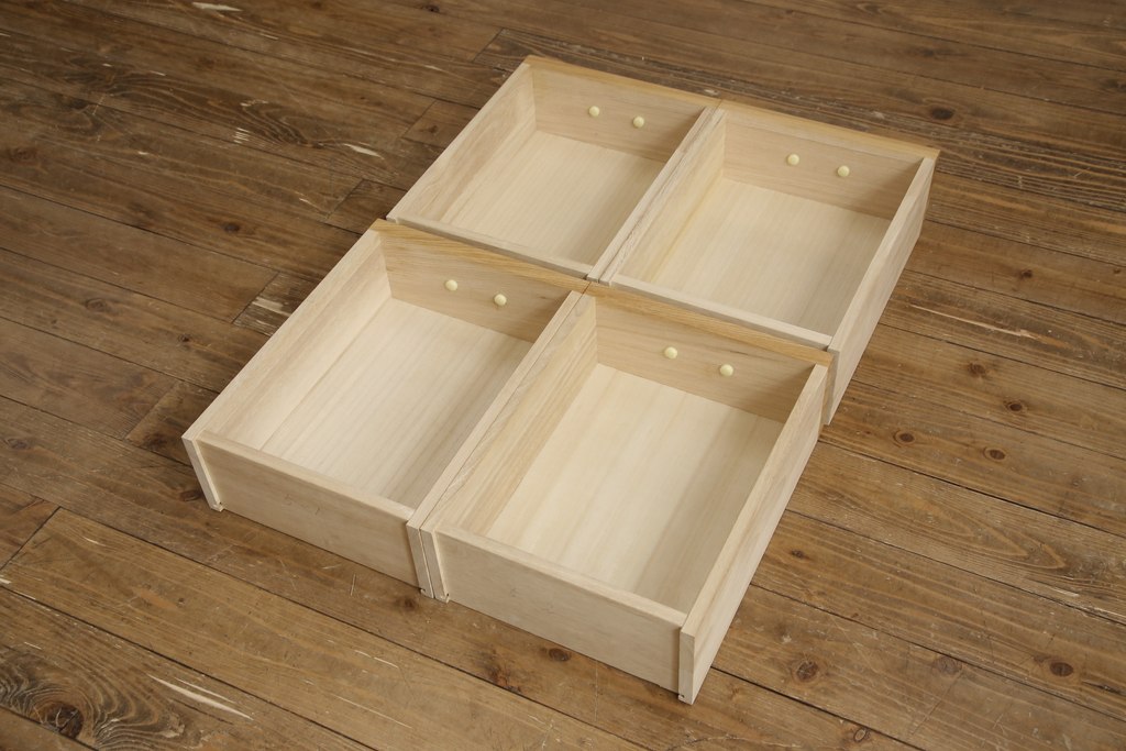 中古　極美品　タモ材　上質な和の空間づくりにおすすめ! 品を感じる重ね水屋箪笥(収納棚、キャビネット、食器棚、戸棚)(R-057894)
