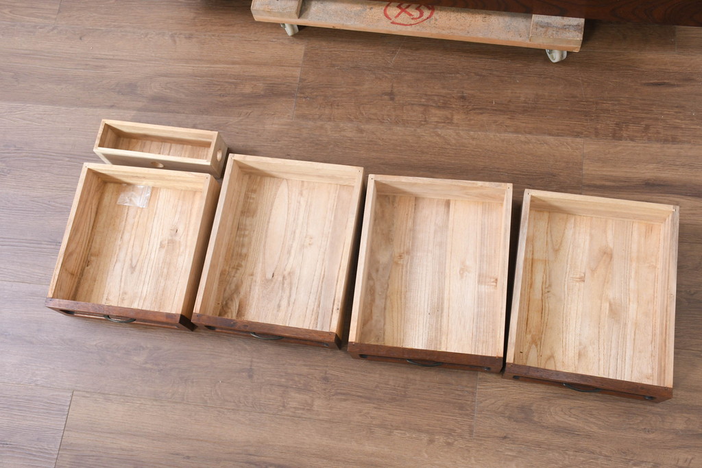 中古　国産　職人手作り　隠し収納付き　引き出しいっぱいの珍しい2段重ね茶箪笥(茶たんす、茶タンス、キャビネット、茶棚、飾り棚、収納棚、戸棚、店舗什器)(R-081146)