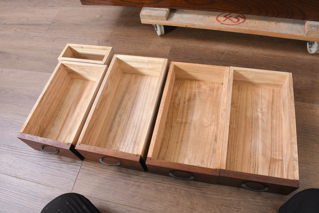 中古　国産　職人手作り　隠し収納付き　引き出しいっぱいの珍しい2段重ね茶箪笥(茶たんす、茶タンス、キャビネット、茶棚、飾り棚、収納棚、戸棚、店舗什器)(R-081146)