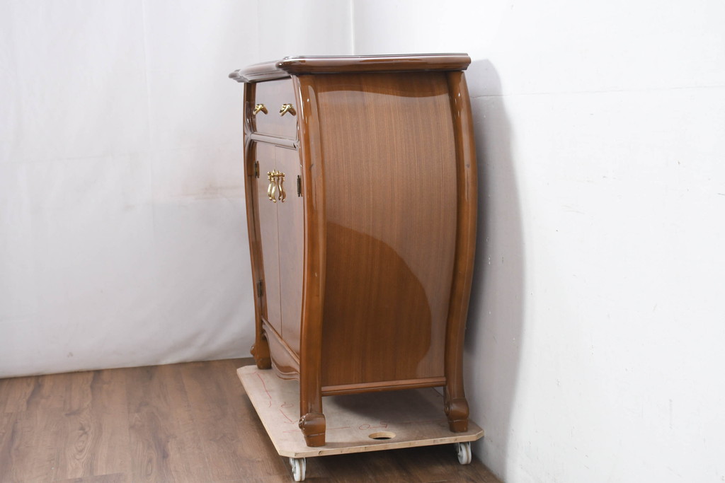 中古　美品!!　希少デザイン　アールヌーヴォー様式　曲線的なデザインが優雅な印象の象嵌入りサイドボード(サイドキャビネット、リビングボード、収納棚、戸棚)(R-081147)
