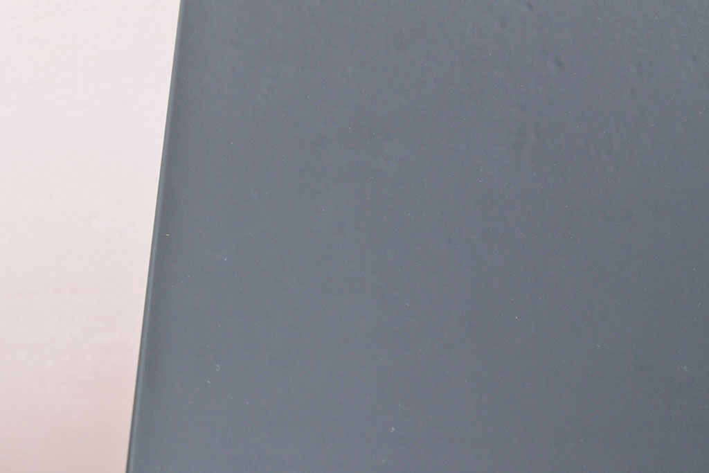 和製ヴィンテージ　民芸家具　漆塗り風　梅図が美しい飾り棚(茶棚、ビンテージ)(R-051361)